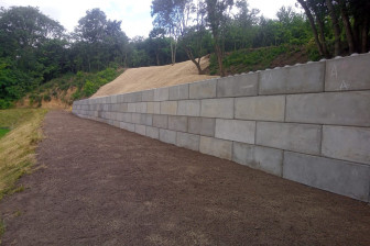 Zpevnění svahu a výstavba opěrné zdi z lego betonů, Sparta, Kutná Hora 2024